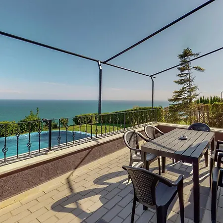 빌라 At Lighthouse Golf By Parnas Estate 발치크