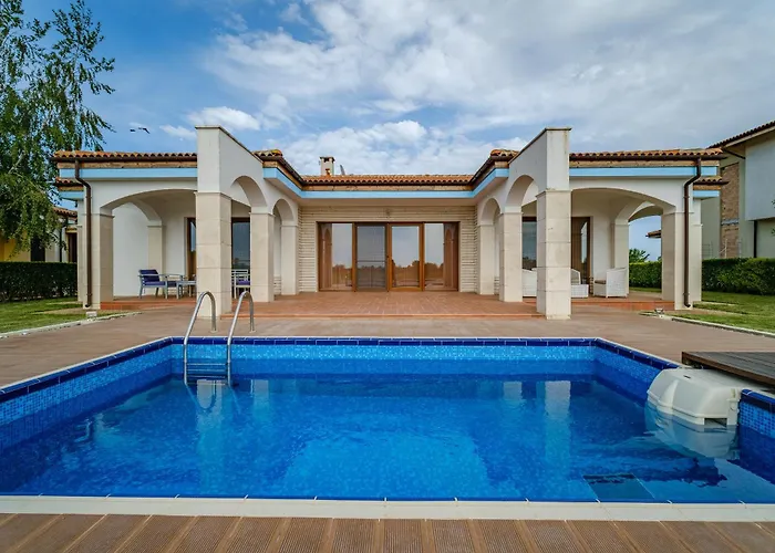 At Lighthouse Golf By Parnas Estate Balcic