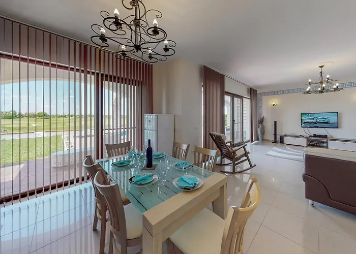 At Lighthouse Golf By Parnas Estate Balcic