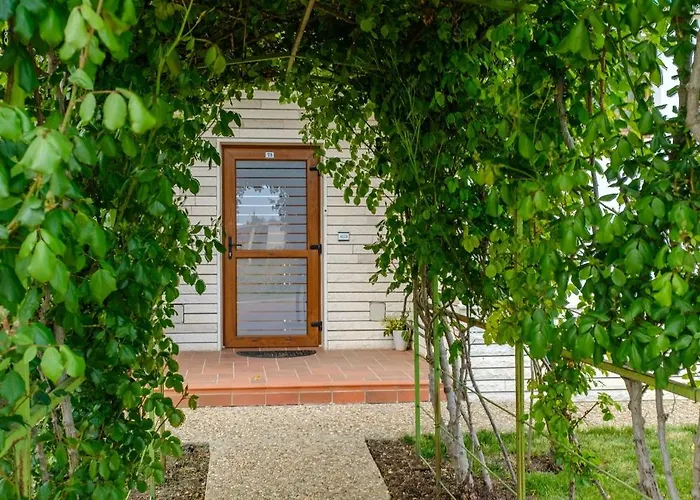 At Lighthouse Golf By Parnas Estate Vilă