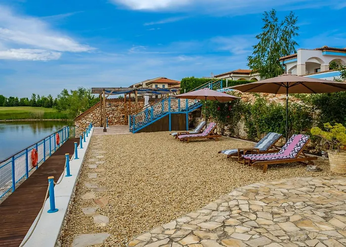 At Lighthouse Golf By Parnas Estate Vilă *