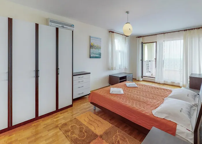 Vilă At Lighthouse Golf By Parnas Estate *