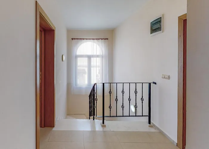 Vilă At Lighthouse Golf By Parnas Estate