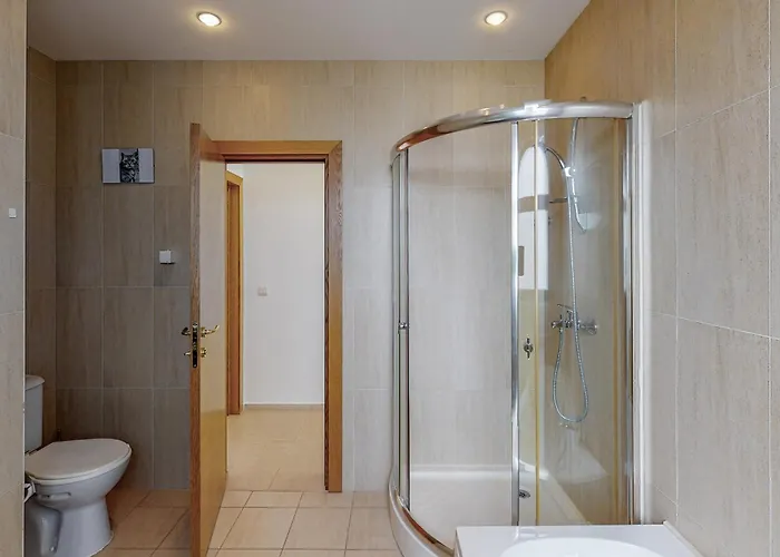 At Lighthouse Golf By Parnas Estate Vilă