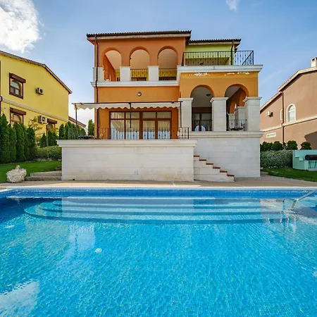 Villa At Lighthouse Golf By Parnas Estate