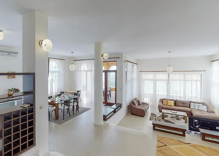 At Lighthouse Golf By Parnas Estate